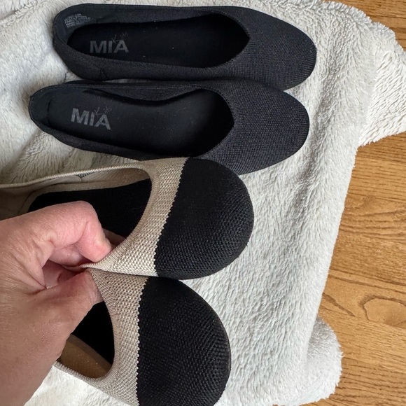 MIA Black and Cream Flats Classic Comfort - Picture 3 of 9